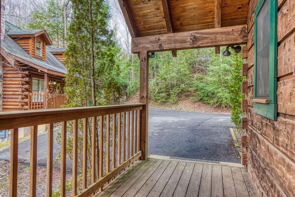 Mountain Eden, Hot Tub, Resort Pool, Wifi, 1089 Free Tickets Each Paid Day, Dollywood And More Gatlinburg Esterno foto