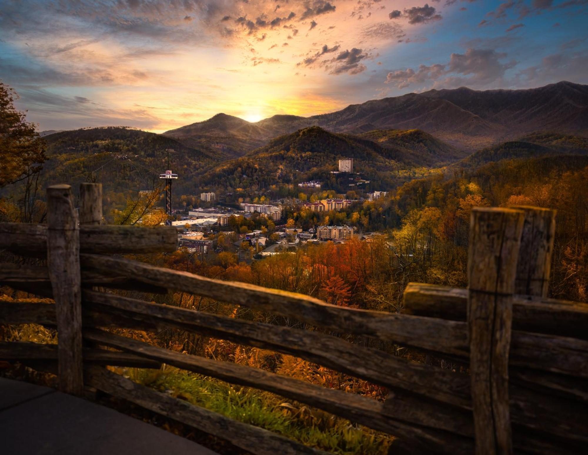 Mountain Eden, Hot Tub, Resort Pool, Wifi, 1089 Free Tickets Each Paid Day, Dollywood And More Gatlinburg Esterno foto