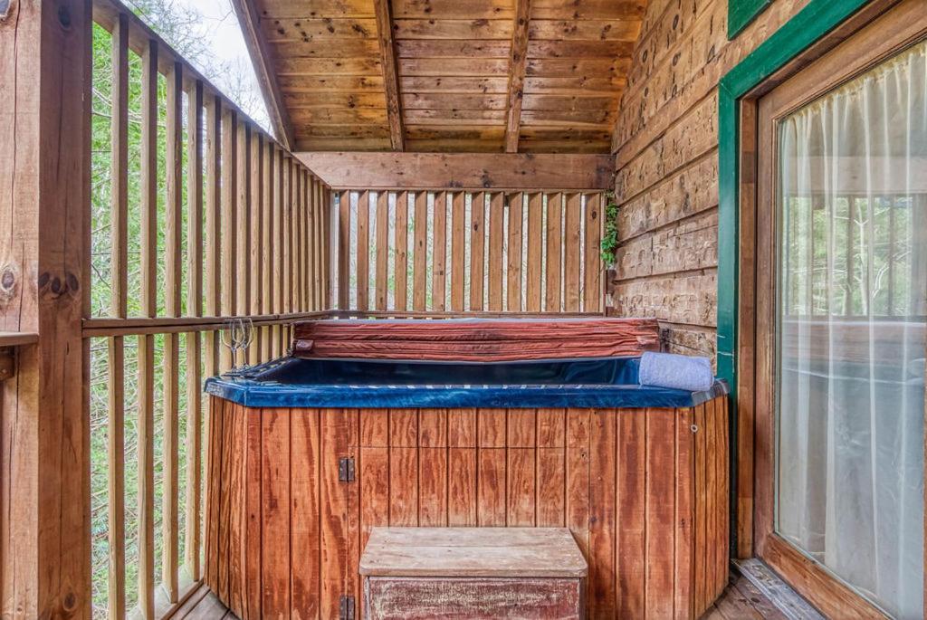 Mountain Eden, Hot Tub, Resort Pool, Wifi, 1089 Free Tickets Each Paid Day, Dollywood And More Gatlinburg Esterno foto
