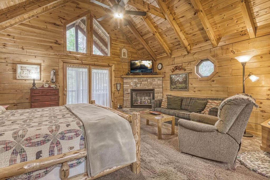 Mountain Eden, Hot Tub, Resort Pool, Wifi, 1089 Free Tickets Each Paid Day, Dollywood And More Gatlinburg Esterno foto