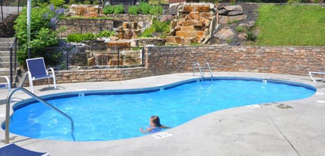 Mountain Eden, Hot Tub, Resort Pool, Wifi, 1089 Free Tickets Each Paid Day, Dollywood And More Gatlinburg Esterno foto