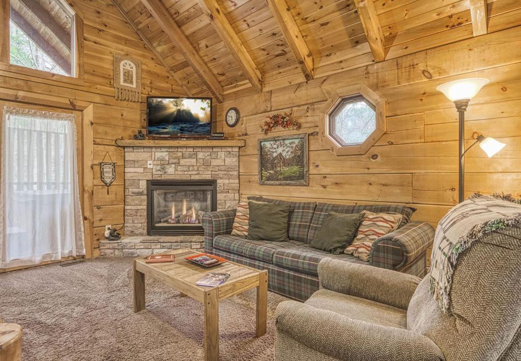 Mountain Eden, Hot Tub, Resort Pool, Wifi, 1089 Free Tickets Each Paid Day, Dollywood And More Gatlinburg Esterno foto
