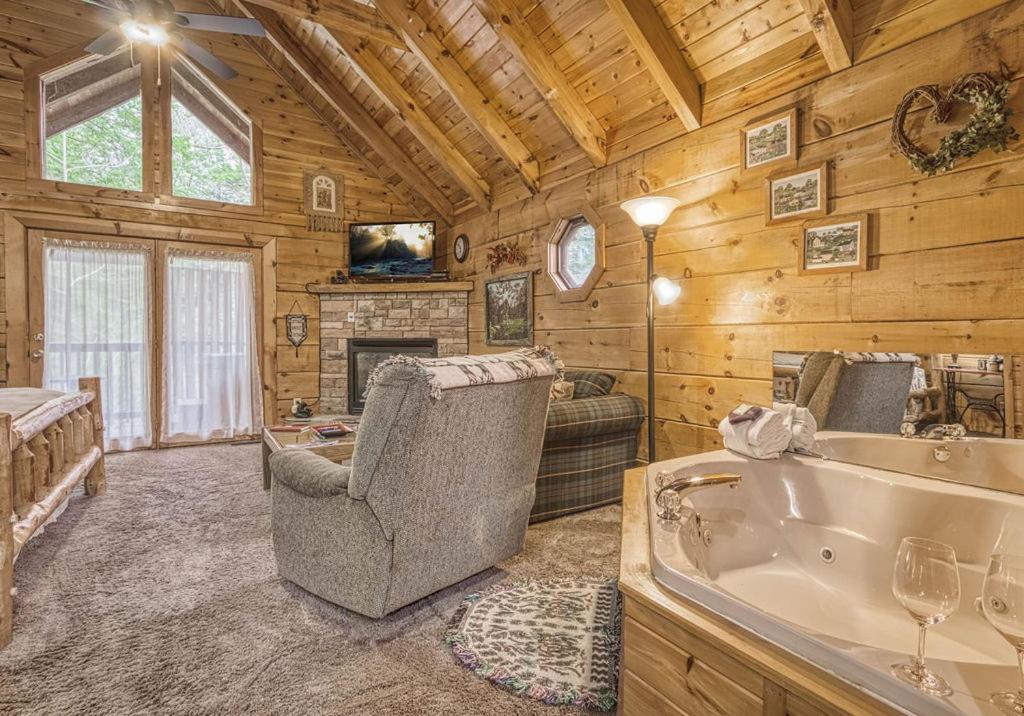 Mountain Eden, Hot Tub, Resort Pool, Wifi, 1089 Free Tickets Each Paid Day, Dollywood And More Gatlinburg Esterno foto